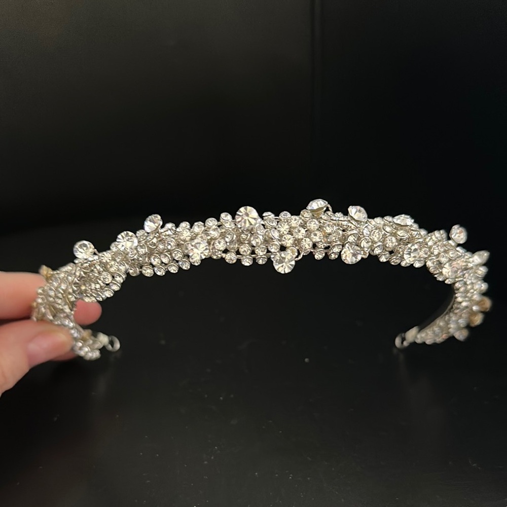 Elegant Silver Crystal Hairband